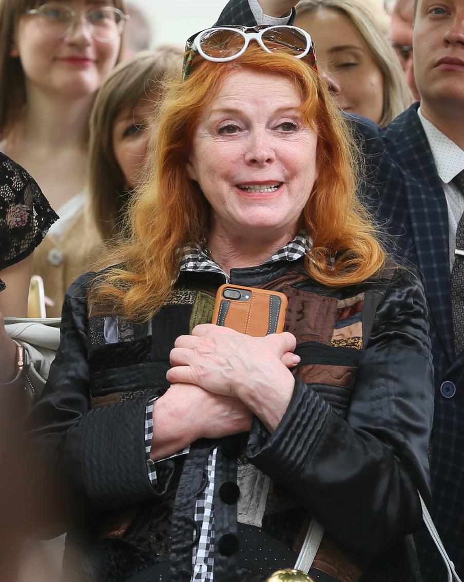 Клара Новикова пришла на открытие по приглашению скульптора