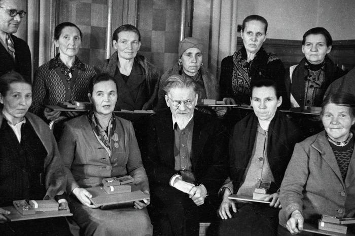 Сыновья-фронтовики, мать 48 детей, самолётная террористка: какими были "матери-героини" в СССР