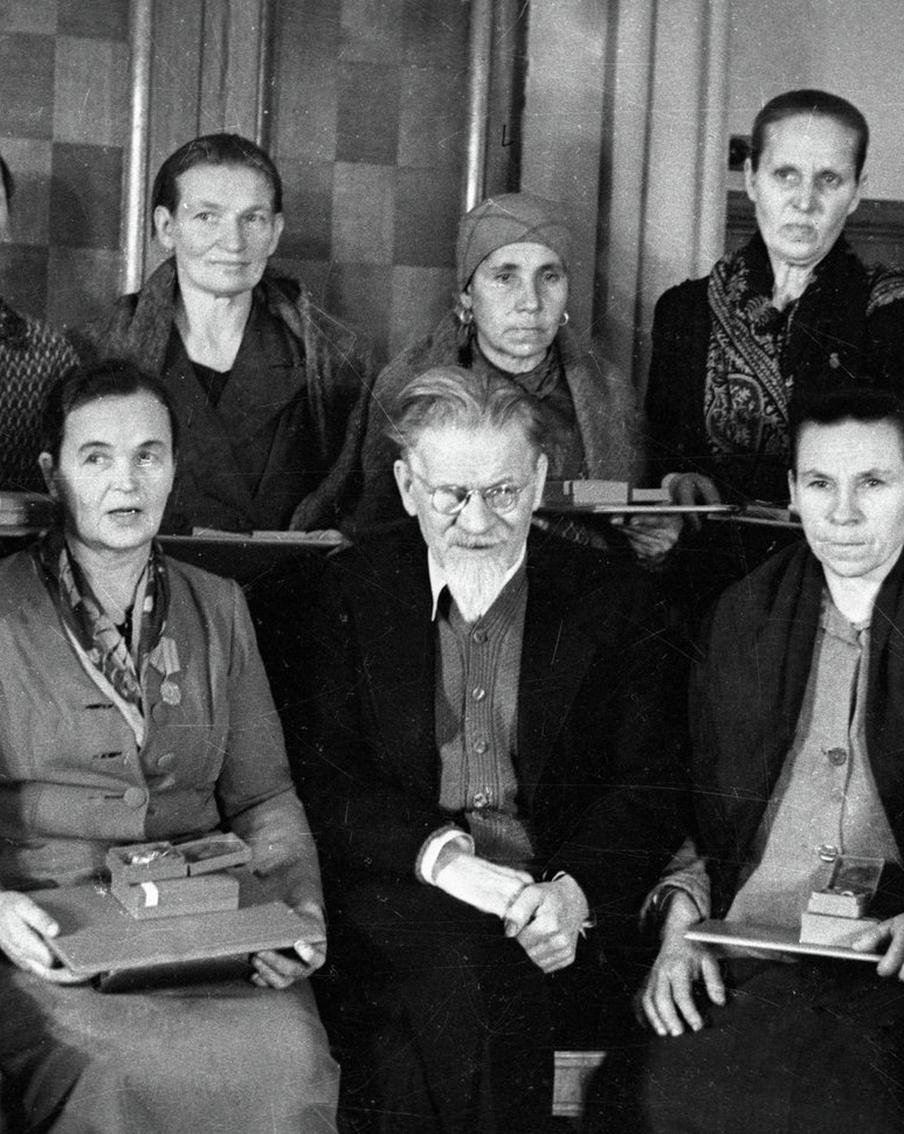 Сыновья-фронтовики, мать 48 детей, самолётная террористка: какими были "матери-героини" в СССР