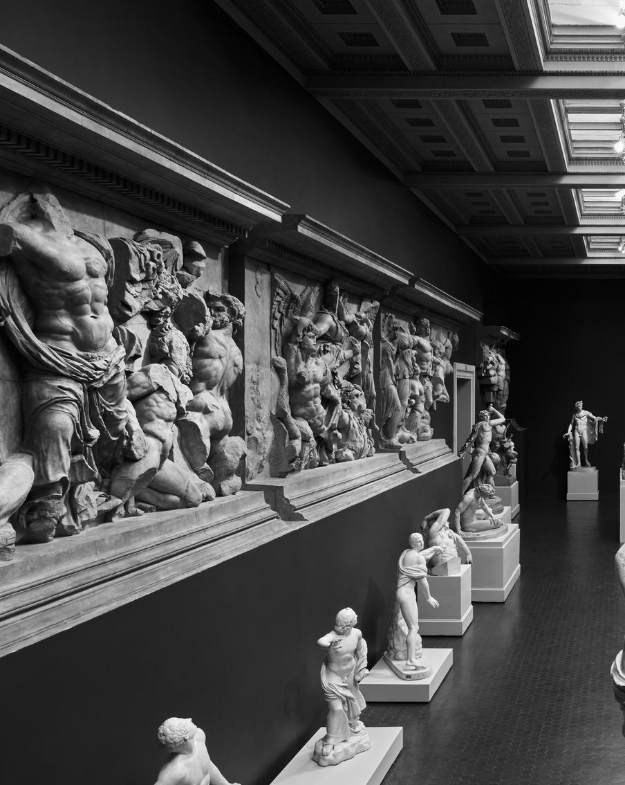 Пушкинскому музею исполнилось 110 лет. Фотограф Михаил Розанов показал его с необычного ракурса