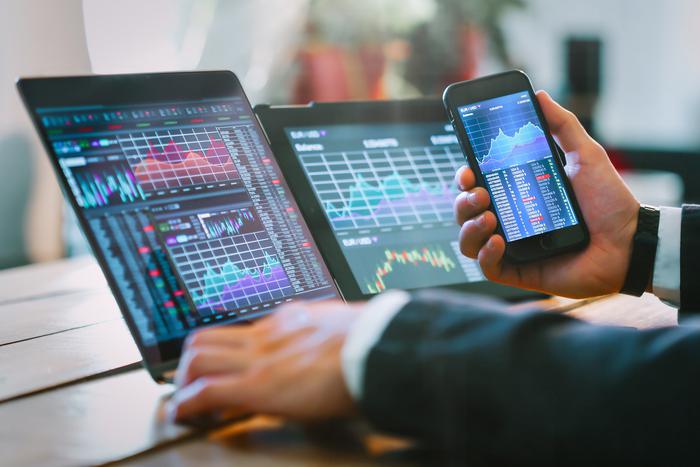 Поговорили с экспертом про мир инвестиций, который штормит