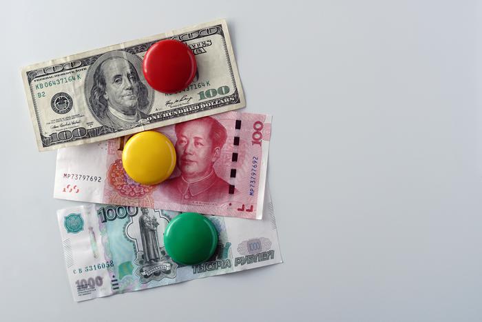 Стоит ли переключаться на юань, если привык копить в долларах – узнали у эксперта