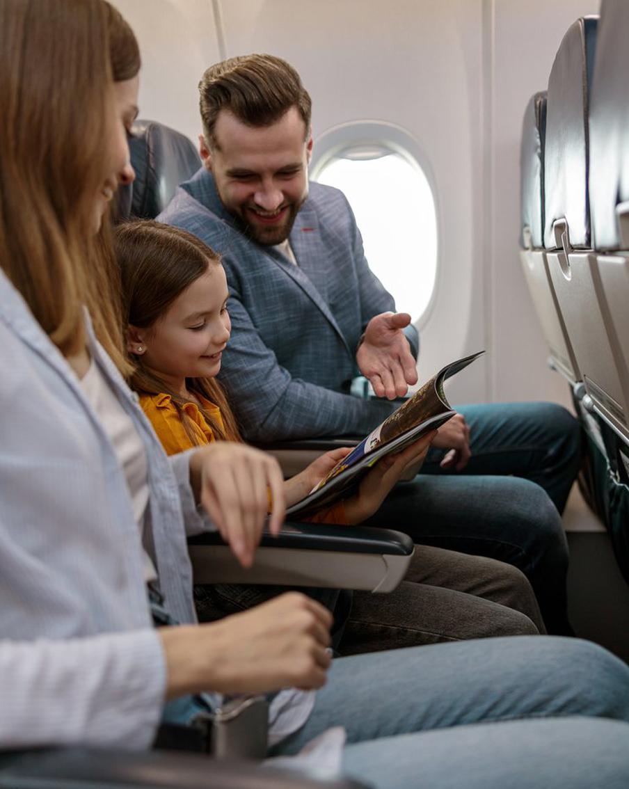 Летом многие семьи отправляются в отпуск. Как сделать так, чтобы перелёт с ребёнком не стал проблемой