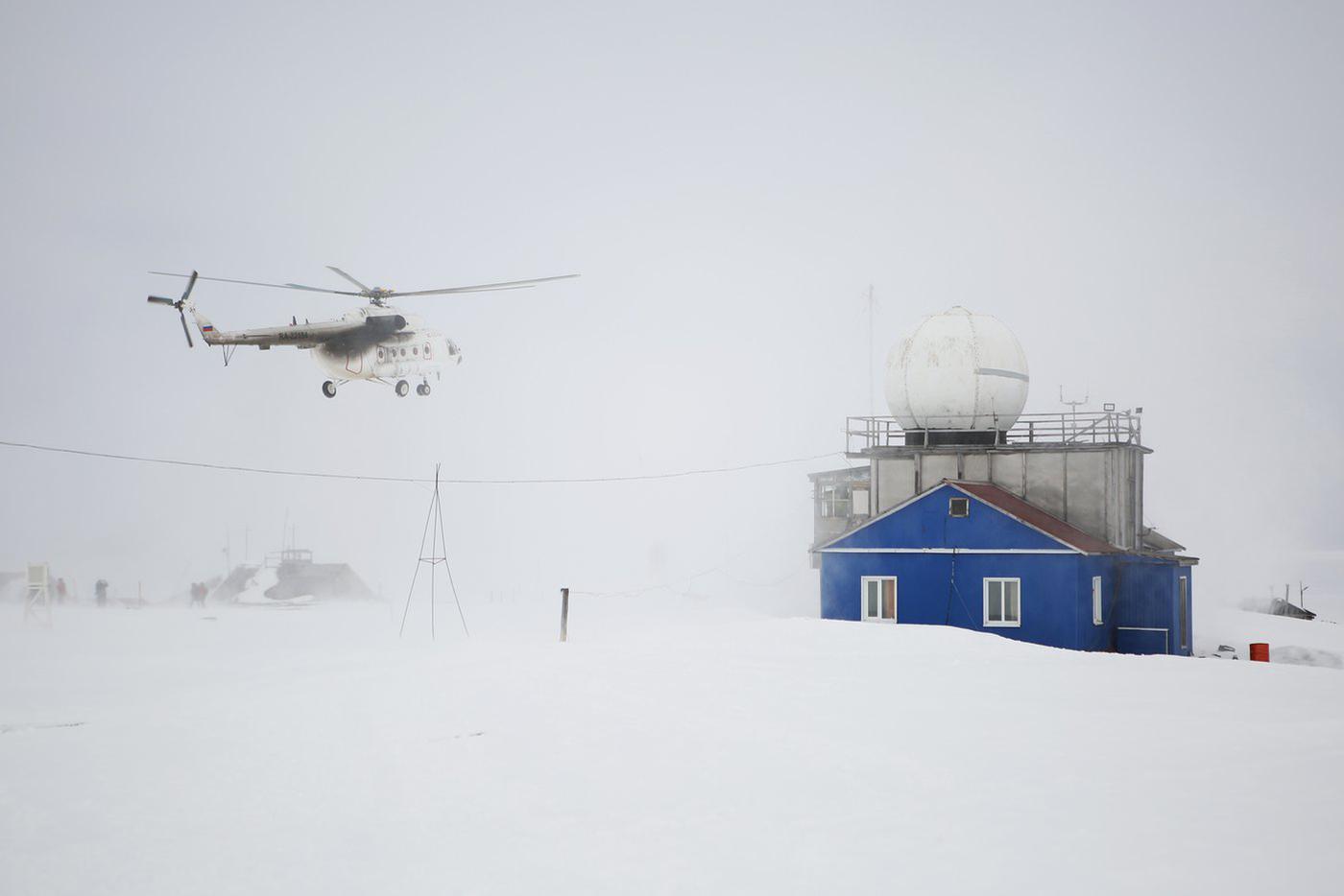 Участники Большой арктической экспедиции покидают гидрометеорологическую станцию им. Фёдорова.