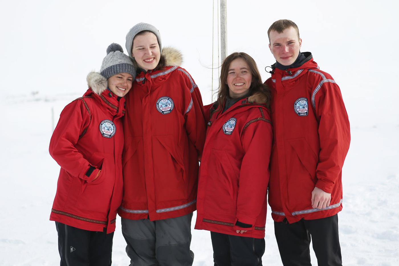 Во время экспедиции ребята подружились и обзавелись оригинальным арктическим загаром.
