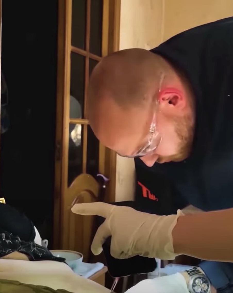 "Она могла погибнуть, если бы не операция". Жительнице Мариуполя спас жизнь врач-волонтёр