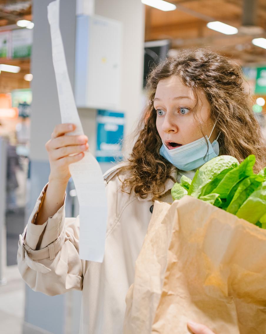 Рост или, наоборот, снижение цен часто списывают на инфляцию. Но в экономике работают и другие процессы