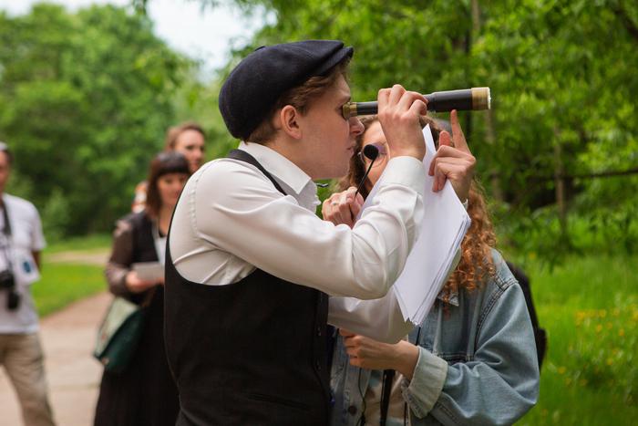 Как Пётр Первый поборол страх воды и построил флот. О жизни императора поставили спектакль со зрителями в главных ролях