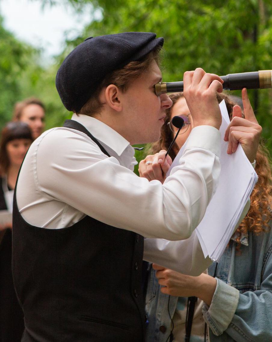 Как Пётр Первый поборол страх воды и построил флот. О жизни императора поставили спектакль со зрителями в главных ролях