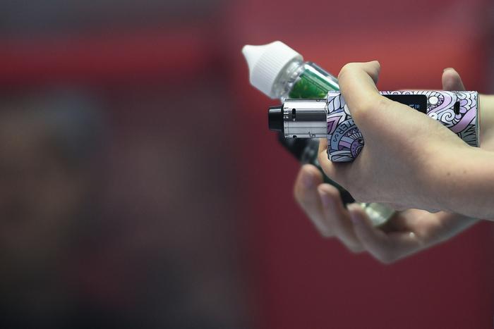 На Урале школьник остался без зубов из-за взрыва электронной сигареты. Как можно не оказаться на его месте