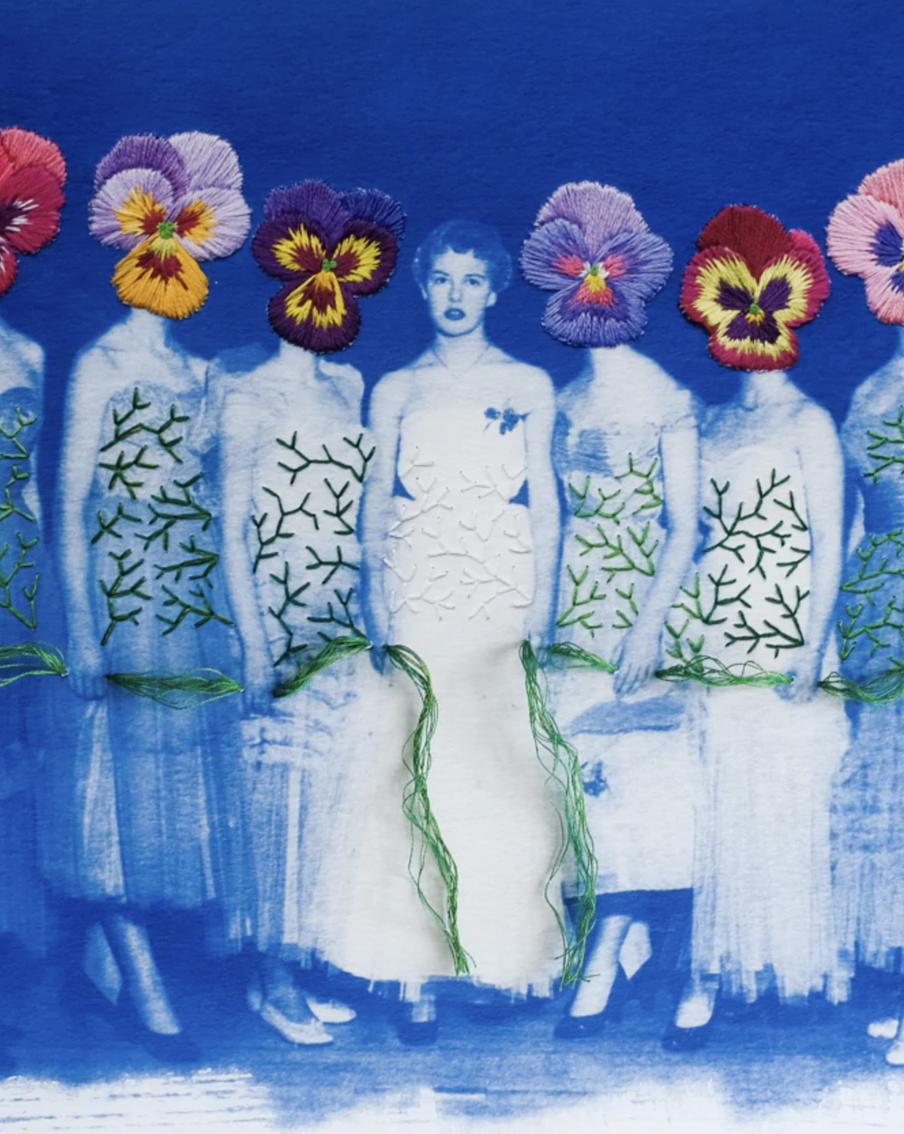 Голова-одуванчик и костюм медведя. Художница-самоучка "разукрашивает" фото вышивкой