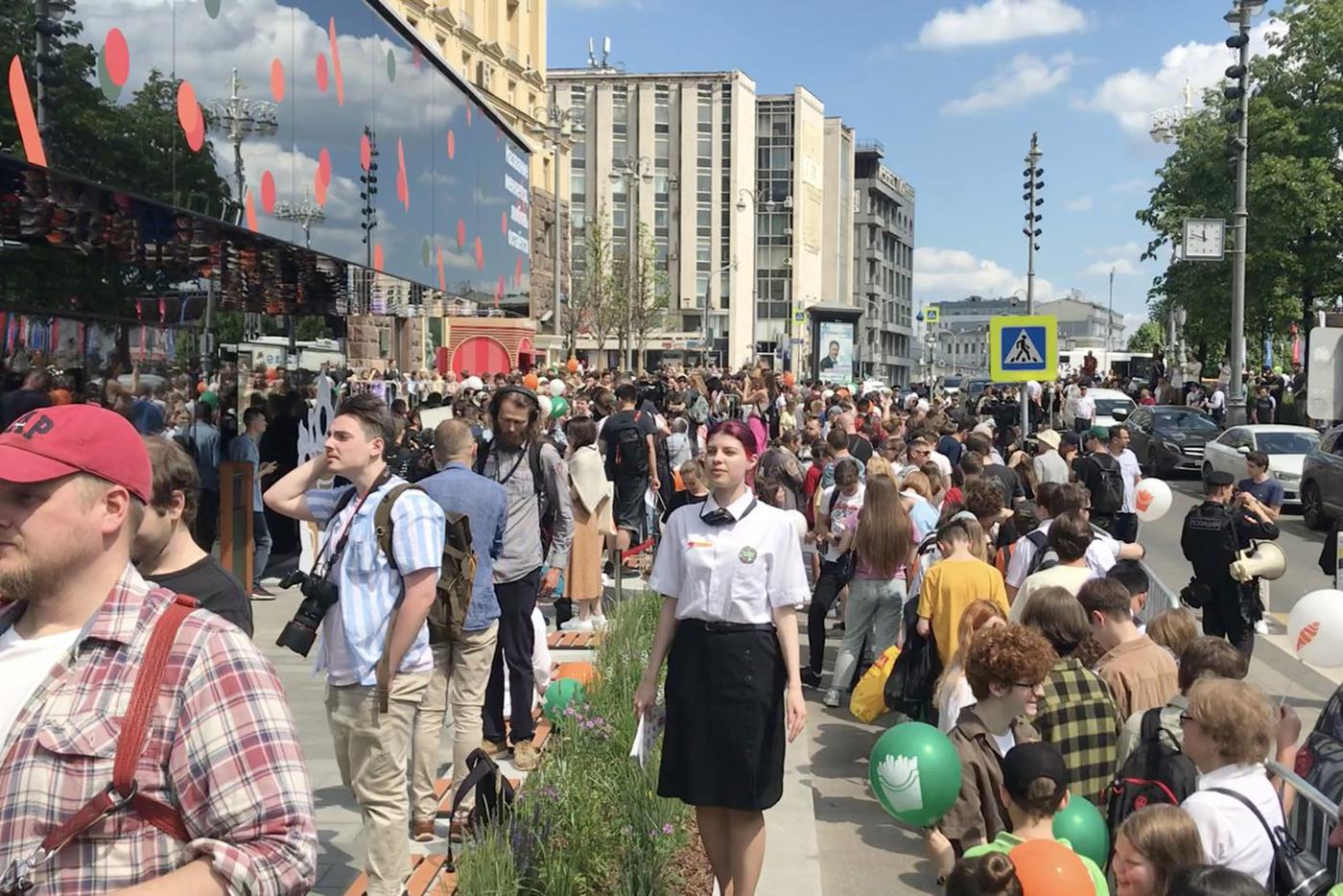 толпа в москве