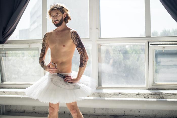 Что делать, если оказался на месте боярина, которого душит Иван Грозный, – узнали у модного стилиста-парикмахера