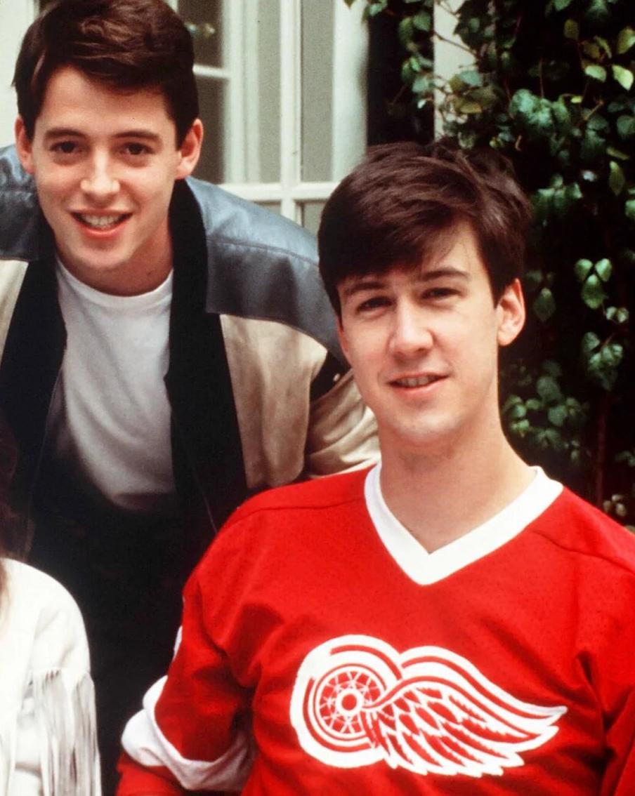 Когда уйдём со школьного двора: топ-5 фильмов о выпускниках на пороге взрослой жизни