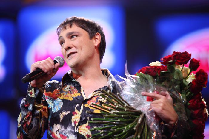 "Легендарный мальчишка непростой судьбы". Друзья и коллеги Юры Шатунова не могут поверить в его смерть