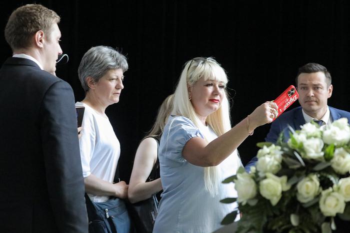 Похороны Юрия Шатунова вызвали настоящий аншлаг. Многих возмутило, что певца снимали на телефон