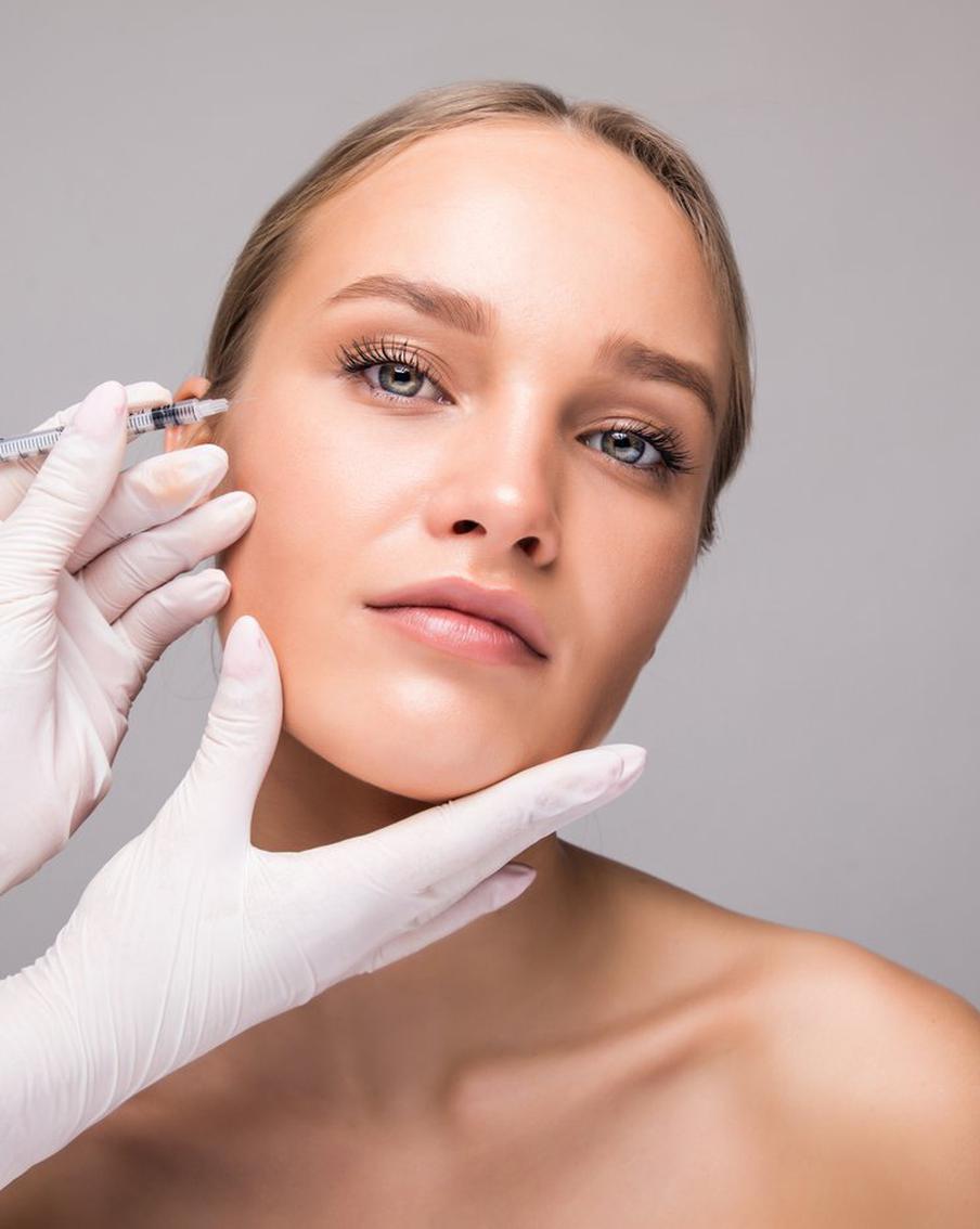 Многие считают пластику слишком дорогим удовольствием. Однако вы всё же можете уменьшить свои расходы