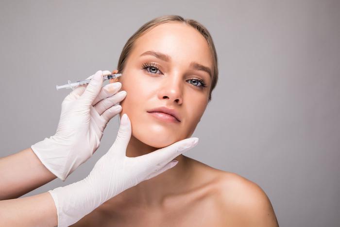 Многие считают пластику слишком дорогим удовольствием. Однако вы всё же можете уменьшить свои расходы