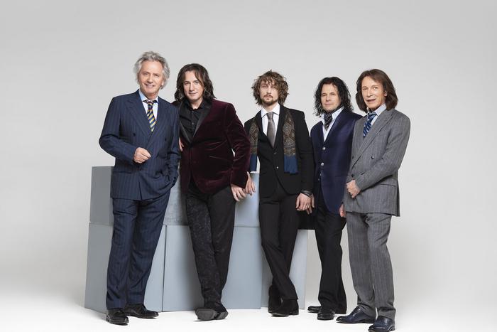 Группа "Земляне" не может жить без пирожков с капустой. Солист группы Андрей Храмов заполнил анкету Metro