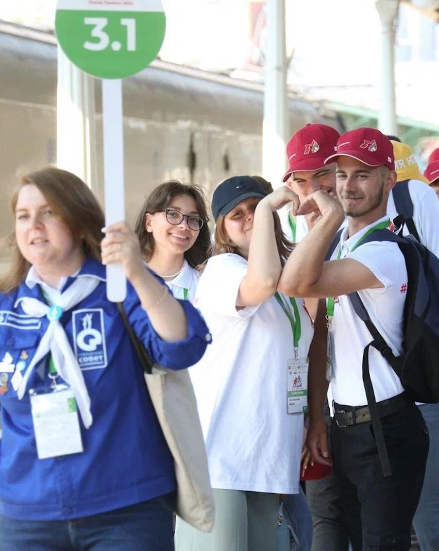 На Белорусский вокзал прибыл "Поезд памяти". Школьники из России и Белоруссии изучат места, связанные с Великой Отечественной войной