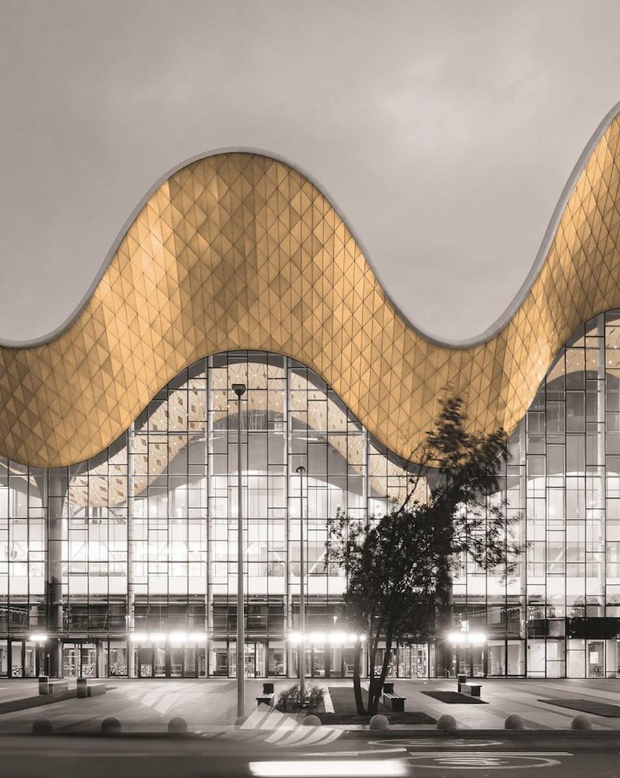 Фотографы сделали фото 33 зданий столицы. Увидеть их  можно на выставке  "Москва.  Реальное"