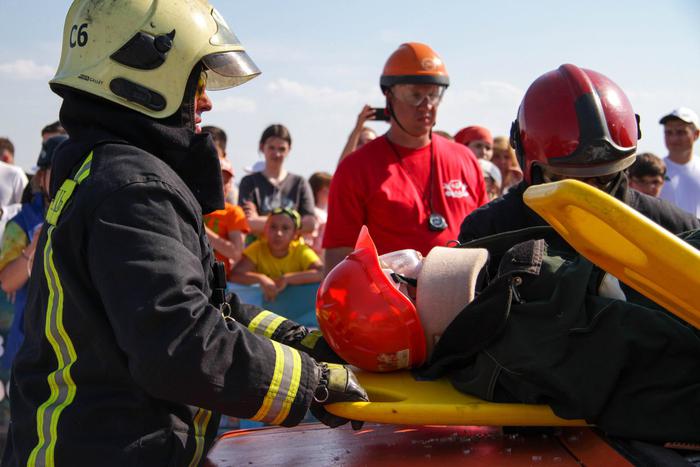 При спасении человека с ним нужно разговаривать