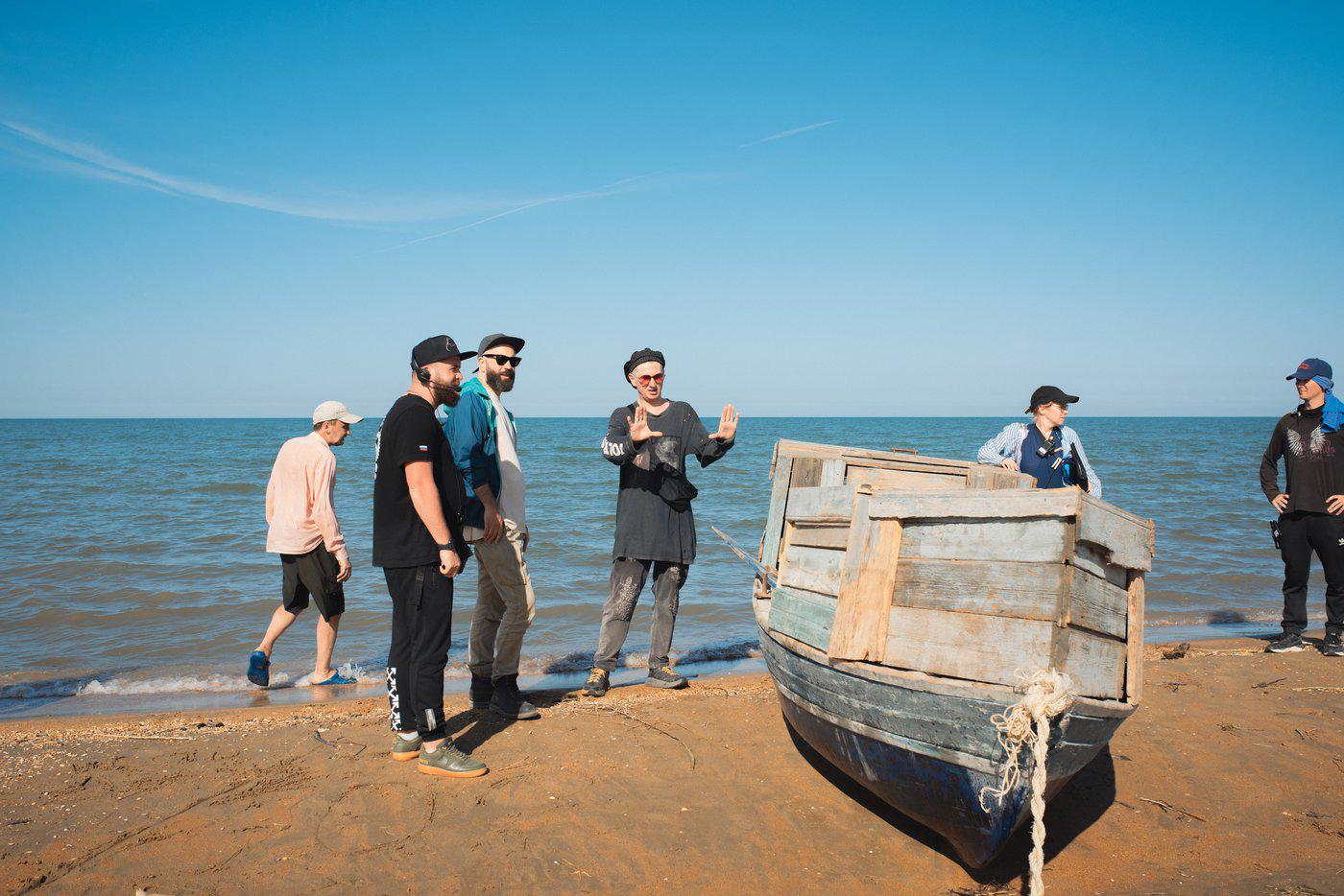 На съёмках картины "Повелитель ветра".