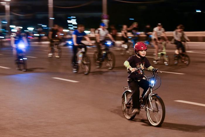 Крутим педали после заката. В эти выходные в Москве ожидается яркий ночной велофестиваль
