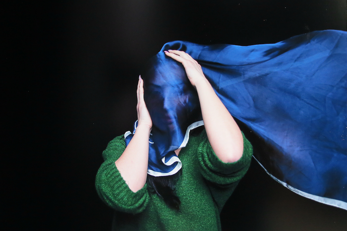 О случаях насилия в своей семье не нужно бояться рассказывать. Открылась "Нефиолетовая выставка", посвящённая теме домашнего насилия