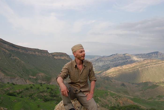 Режиссёр комедии "Танцы на высоте" Амет Пики рассказал об этнических стереотипах и патриархальном обществе на Кавказе