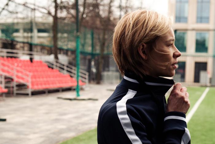 Футбол и феминизм: вышел финальный эпизод сериала "Домашнее поле" со Светланой Устиновой