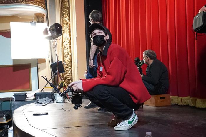 Москвич вдохновился кинотеатром, и снял в Америке короткометражный фильм