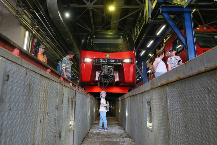 Дети мечтают связать жизнь с поездами: любят их и хотят ими управлять