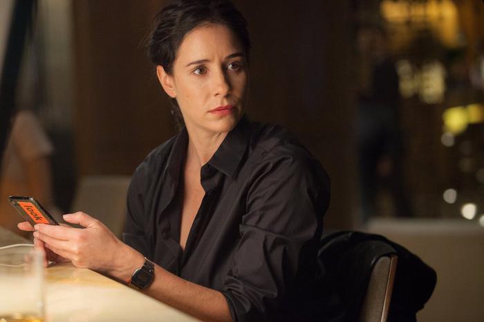 Ольга Сутулова играет женского адвоката с крутым нравом. Оценили 4 эпизода детективного сериала "Спроси Марту"