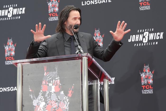 Книга-исследование феномена Киану Ривза вышла в свет. Обсудили её с российским голосом знаменитого актёра