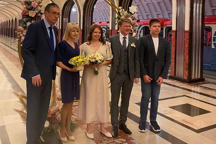 Самые счастливые браки заключаются на небесах... Хотя в московском метро тоже отлично справляются