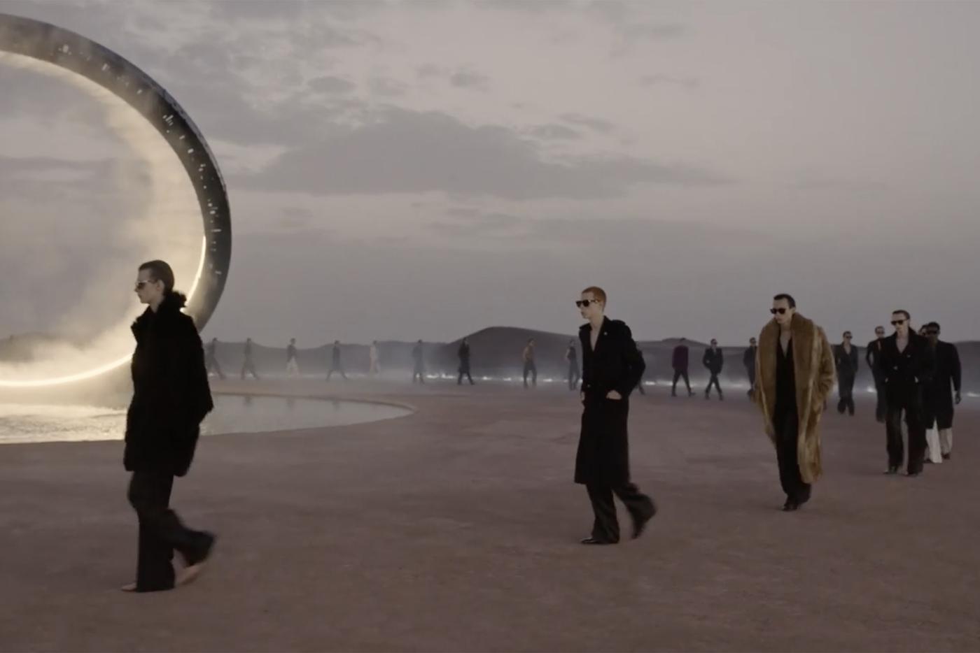 Показ мужской коллекции Saint Laurent SS23.