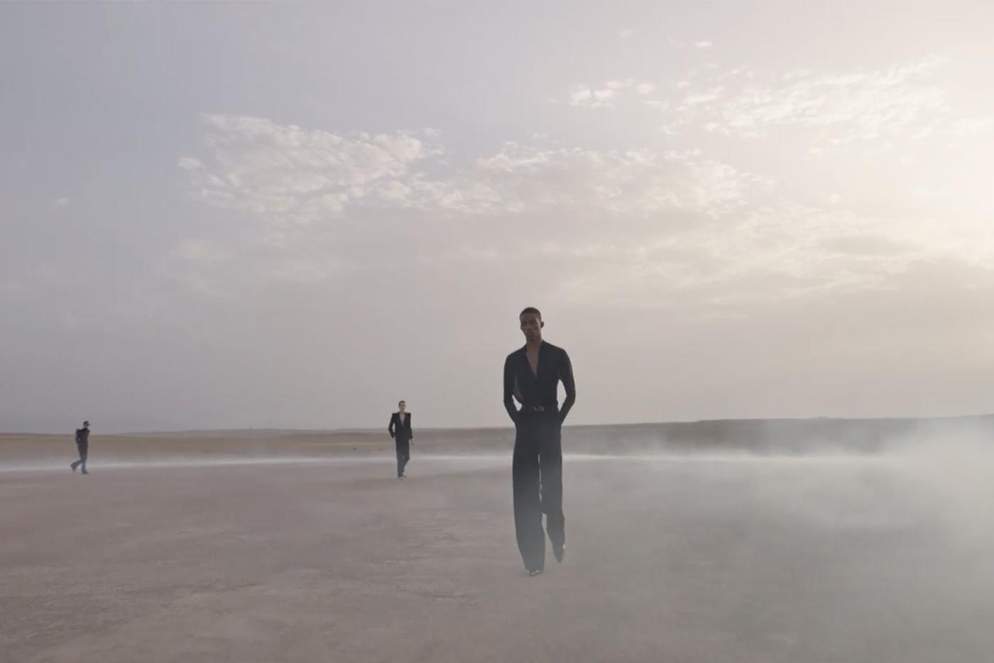 Показ мужской коллекции Saint Laurent SS23.