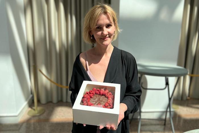 "Положить на глаз – не моя история". Оперная певица выступает и ведёт сладкий бизнес