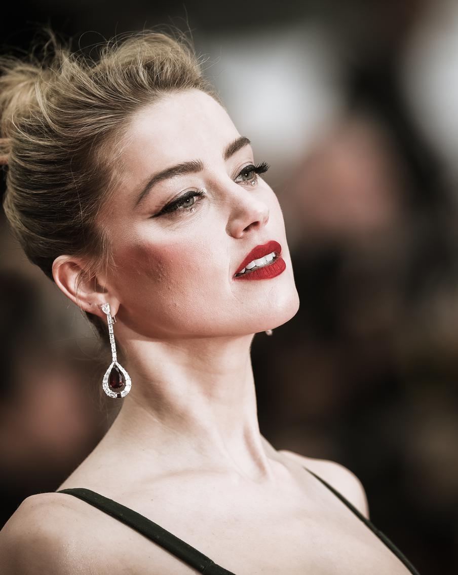 Эмбер Хёрд сейчас находится в центре внимания. Её внешность в том числе оценивают и пластические хирурги