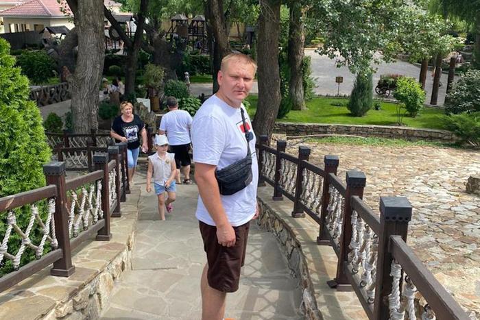 Герою плащ не нужен, героя видно и так