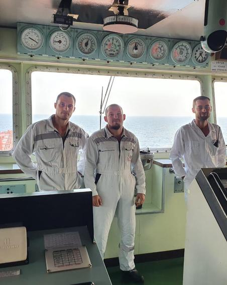 Российские моряки застряли в нейтральных водах близ Индии. У экипажа проблемы со здоровьем и заканчивается провизия