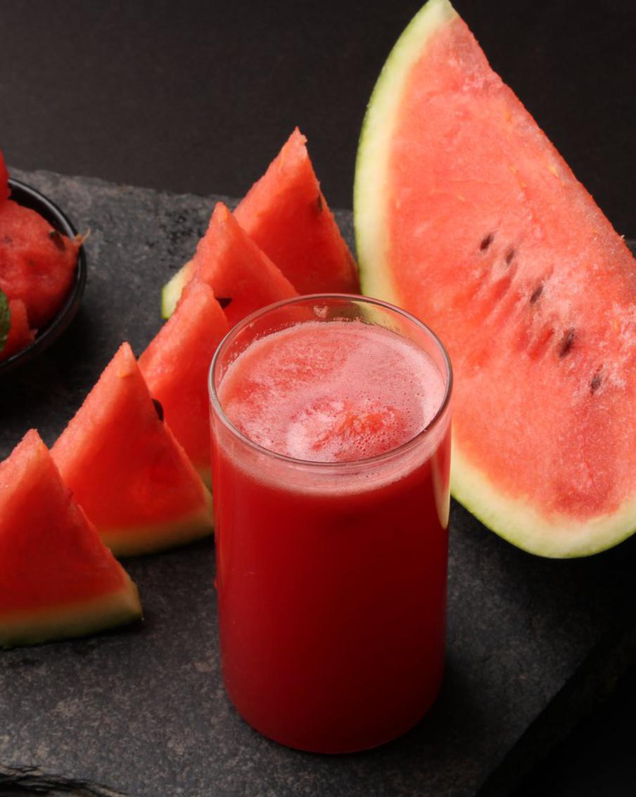 Арбузный лимонад может помочь утолить жажду летом