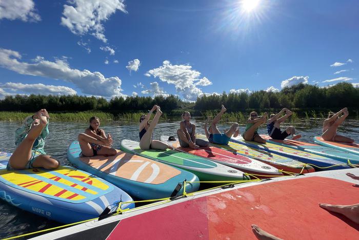 Йога на сапбордах тяжела, но всё более популярна: репортёр Metro принял участие в сеансе