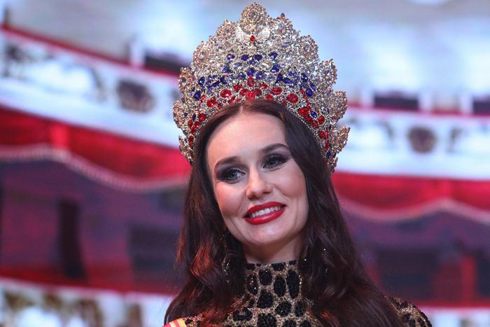 "Миссис Россия-2022" Инна Банная: Если женщину всё достало, ей нужно идти на конкурс красоты!