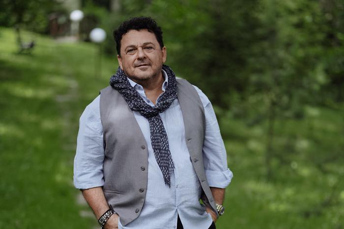 Игорь Саруханов мечтал быть лётчиком, а первые заработанные деньги потратил на струны для гитары