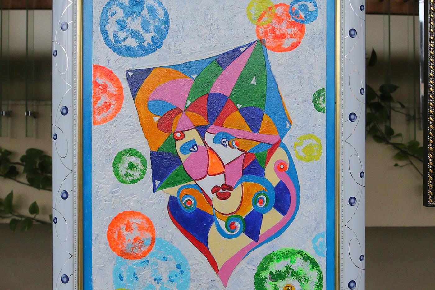 Супруга Геннадия сказала, что эта картина слишком детская для выставки, на что он ей ответил "Ну и что, она ведь в цирке висеть будет".