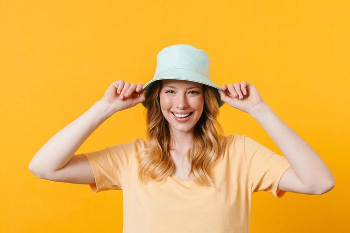 Бейсболки и панамы спасут вас от летнего зноя и сделают самыми модными