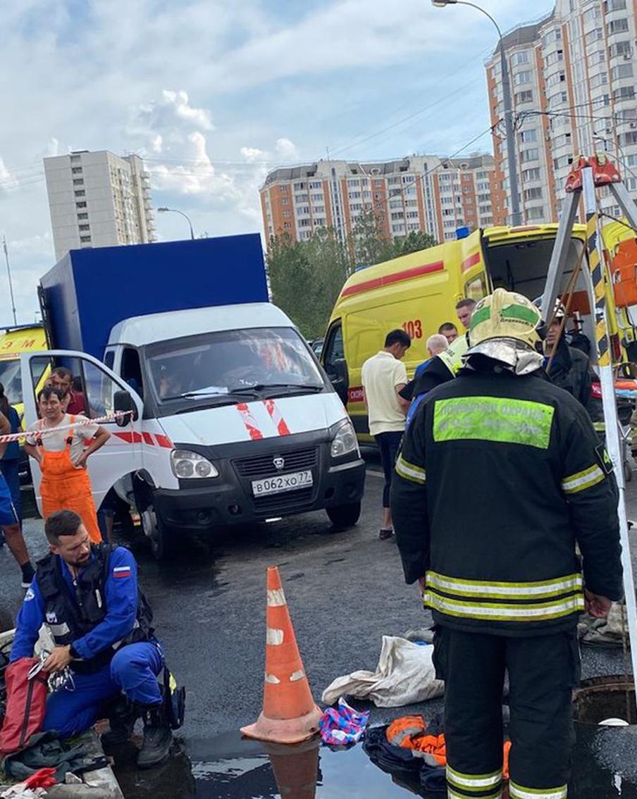Трое рабочих погибли в коллекторе из-за дождя. Эксперты считают, что в трагедии виноваты осадки