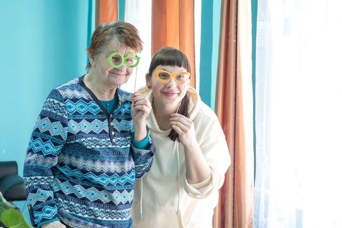 Как дети малые! Красноярские бабушки и дедушки ежедневно ходят в "Дедсад"